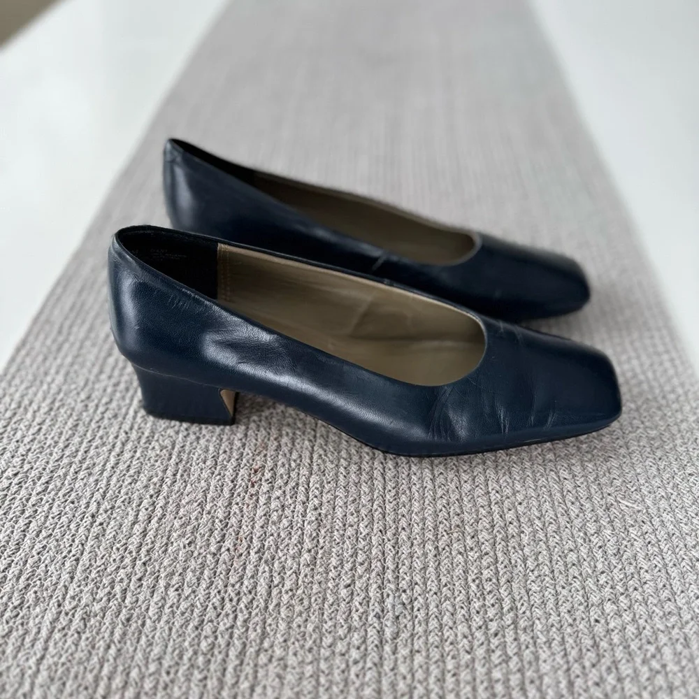 Vintage navy leather square-toe heels - Picture 9 of 12